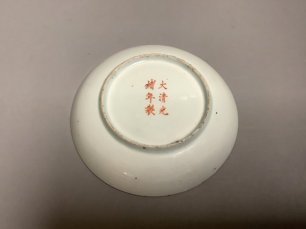 A Chinese enamelled porcelain 'bats and lingzhi' saucer dish, diameter 13.5cm